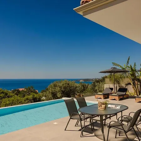 Lourdas Sunshine Villa
