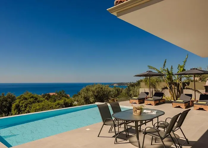 Lourdas Sunshine Villa